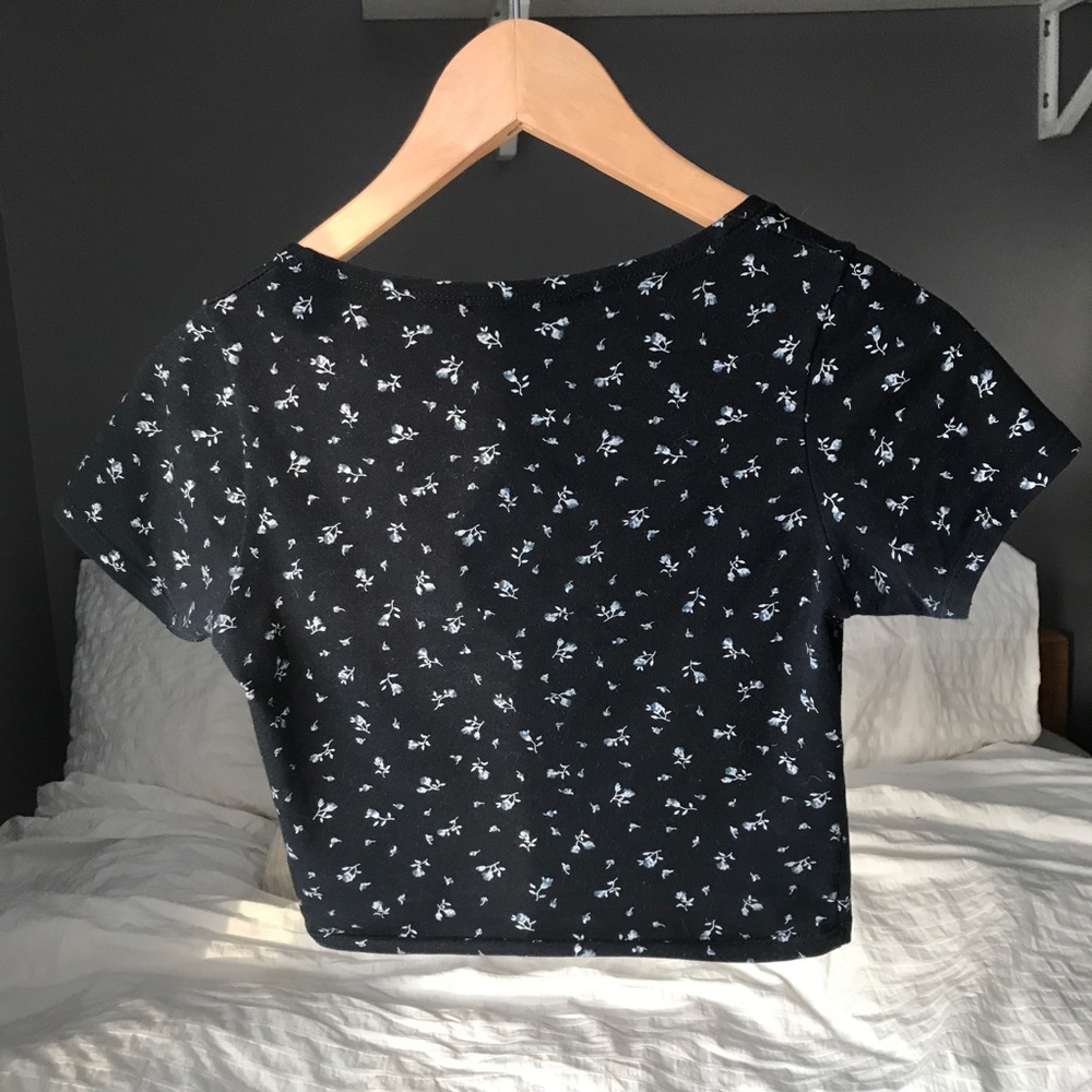 BRANDY MELVILLE TEE - Picture 2 of 5